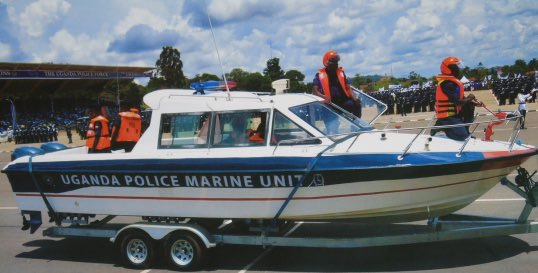 Uganda holds 3 Kenyan police officers on L. Victoria