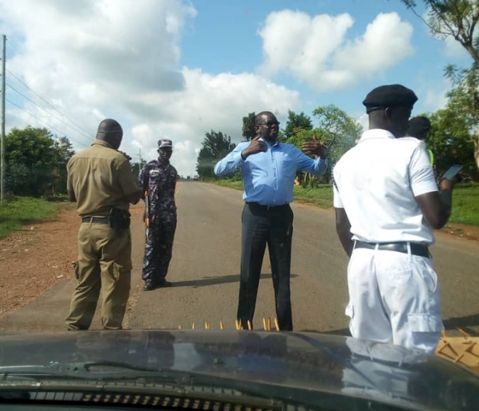 Patrick Oboi Amuriat stopped by Police on his way to Kasese